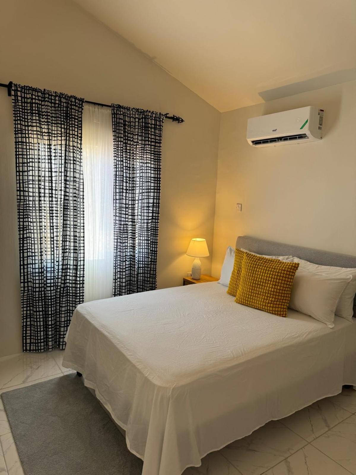 Phoenix Park Villas - Portmore - 10Mins To Beach Kültér fotó
