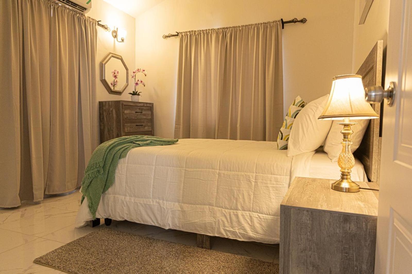 Phoenix Park Villas - Portmore - 10Mins To Beach Kültér fotó